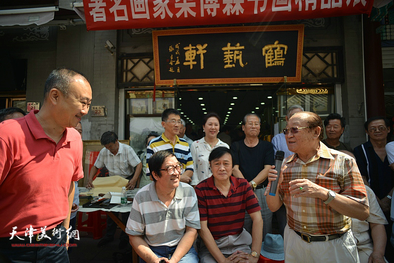 著名相声表演艺术家魏文亮在画展开幕仪式上即席赋诗：“妙笔生辉功夫深，书画展示在天津，各界嘉宾来祝贺，篇篇喜报送出门，不忘初心记使命，画出祖国日日新。”