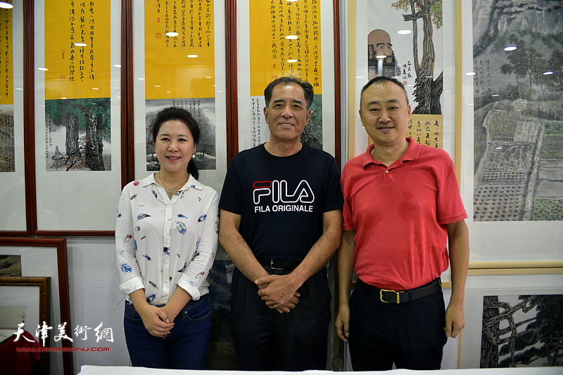左起：闫芳、张志连、柴博森在鹤艺轩。