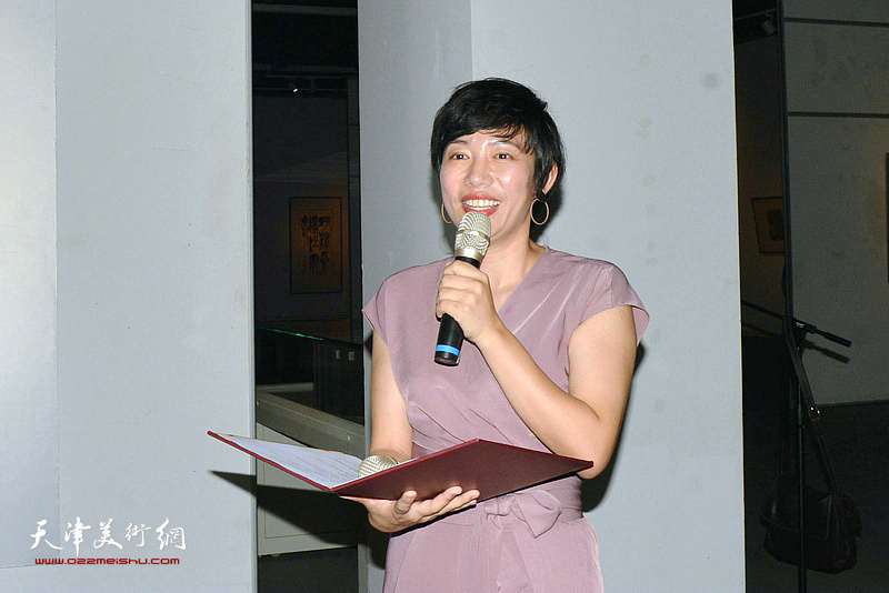 “建国七十周年——张仃艺术展”开幕仪式由策展人郑丽莎主持。