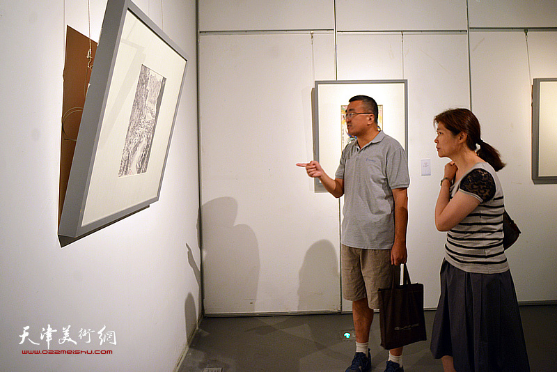 “建国七十周年——张仃艺术展”现场。