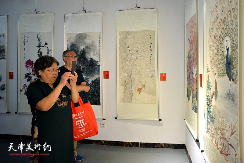 “我看祖国70年”南开区美术作品展现场。