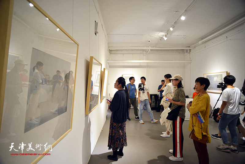 “高玉国个展·工笔艺术与当代女性的审美作品展”现场。