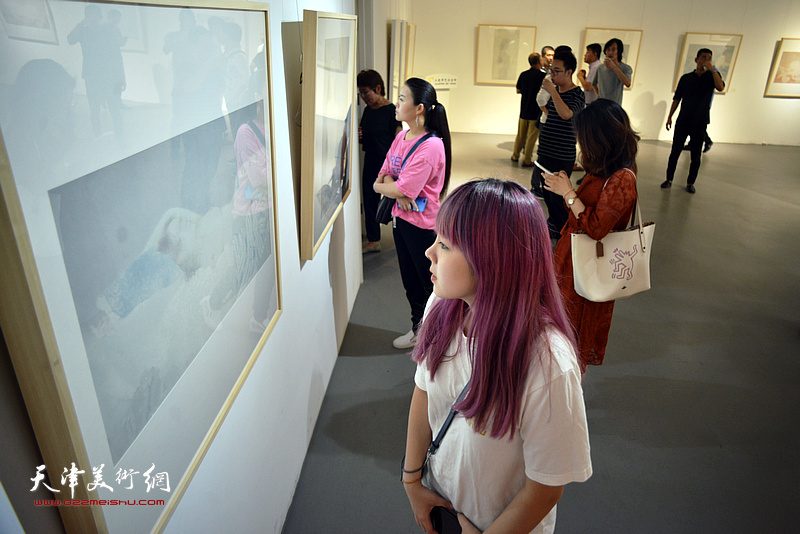 “高玉国个展·工笔艺术与当代女性的审美作品展”现场。