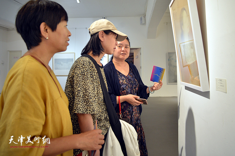 “高玉国个展·工笔艺术与当代女性的审美作品展”现场。