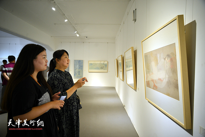 “高玉国个展·工笔艺术与当代女性的审美作品展”现场。