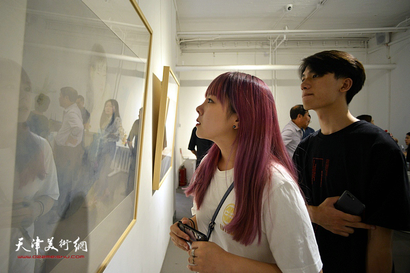 “高玉国个展·工笔艺术与当代女性的审美作品展”现场。