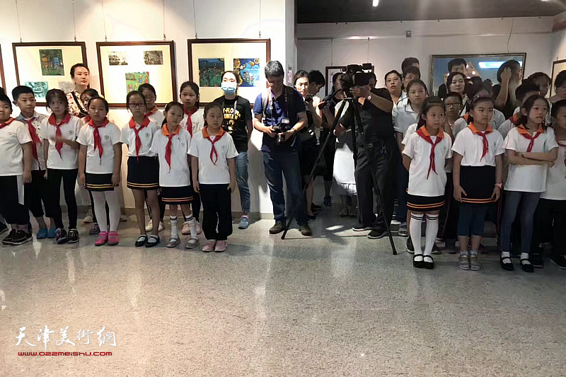 第八届天津市河西区中小学师生藏书票作品展开幕仪式。