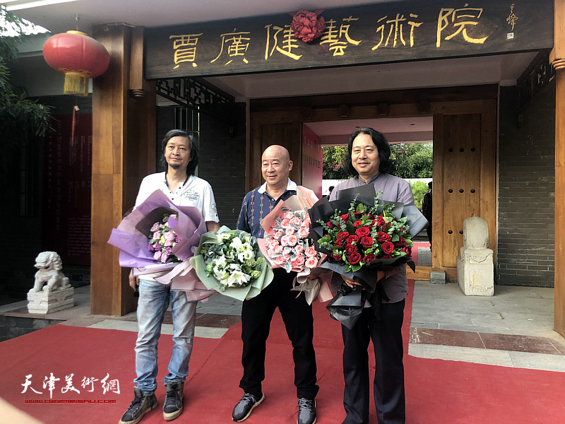 范扬、何加林、贾广健在贾广健艺术研究院。