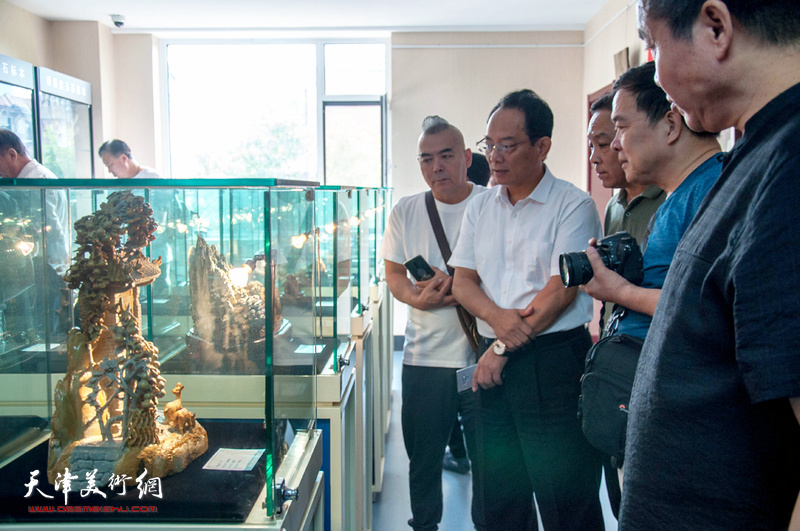 2019“百花杯”第三届天津工艺美术精品展现场。