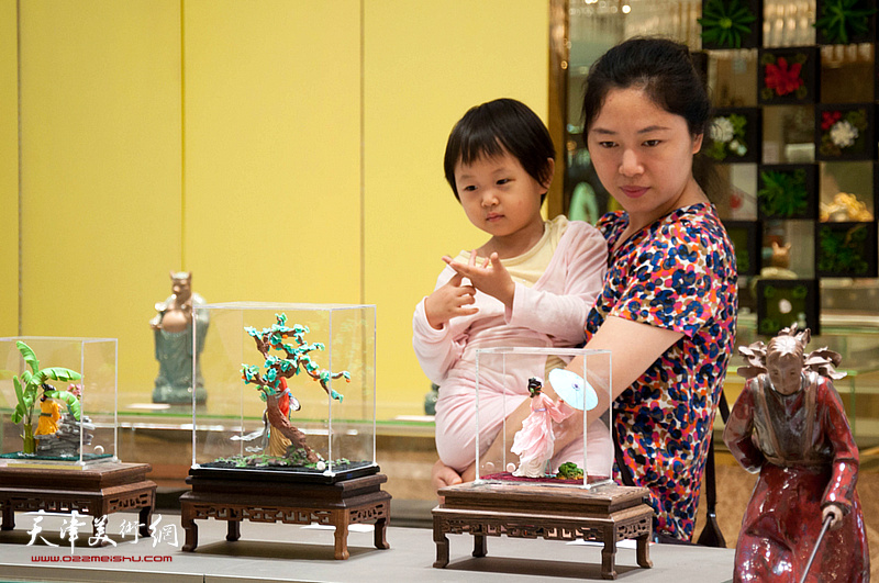 2019“百花杯”第三届天津工艺美术精品展现场。