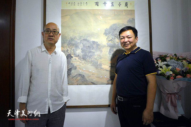 范权与马驰在画展现场。