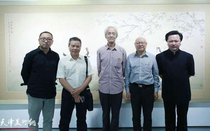 右起：赵景宇先生、林木先生、赵力忠先生、梁江先生等嘉宾合影留念。