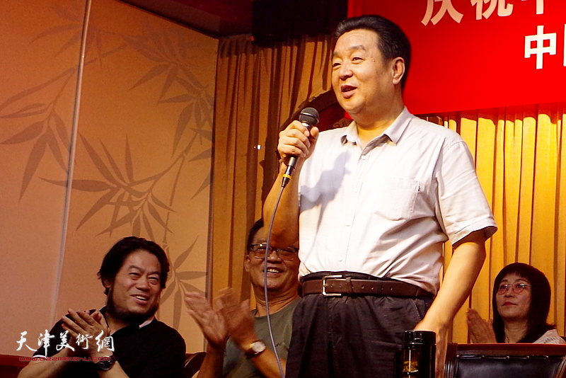 天津市楹联学会会长陈伟明发表了热情洋溢的讲话