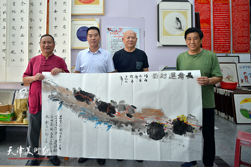 左起：陈子文、陈子有、王炳柏、张树清在笔会交流活动现场。