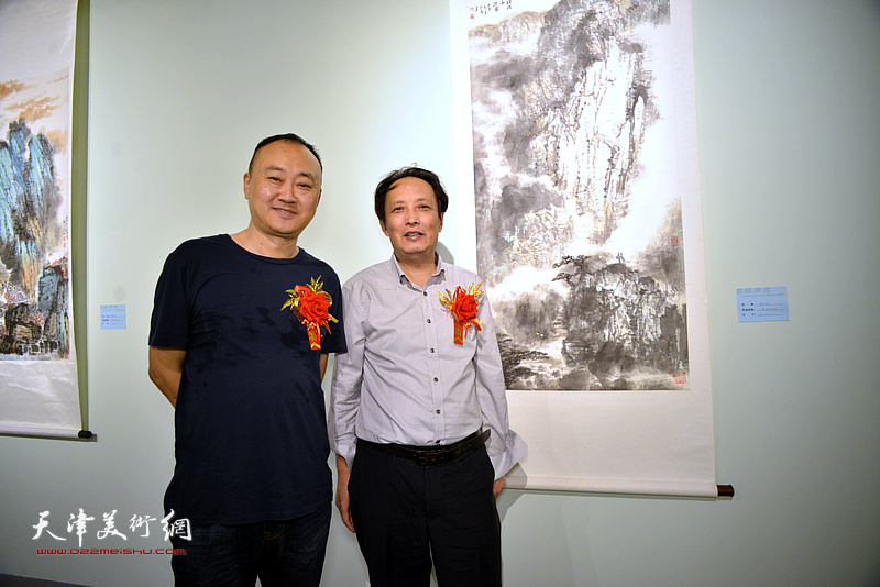杨永茂、柴博森在润松美术馆。