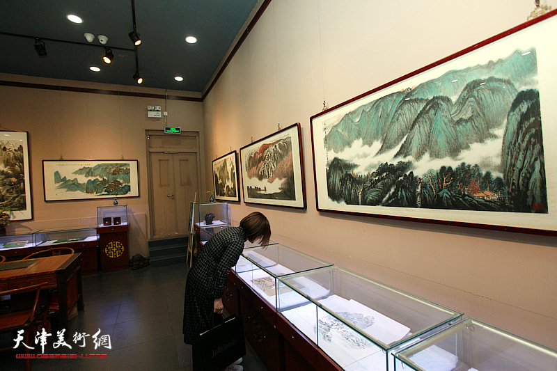 庆祝新中国成立70周年 著名山水画家高杰中国画精品展在沧州市雨来轩开展