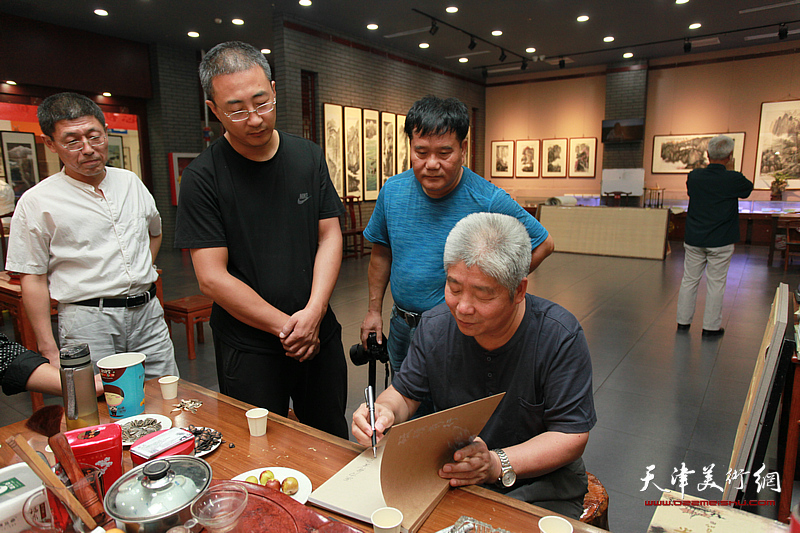 庆祝新中国成立70周年 著名山水画家高杰中国画精品展在沧州市雨来轩开展