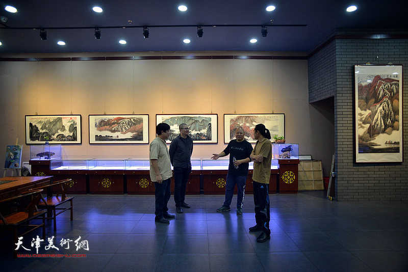 庆祝中华人民共和国成立70周年-“不忘初心 砥砺前行”高杰中国画精品展现场。