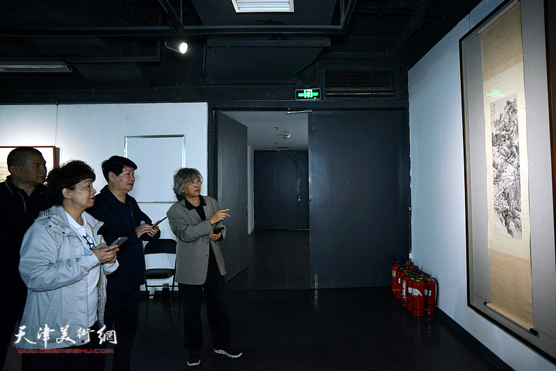 “松风遗韵”天津美术学院藏溥松窗山水画课徒稿展现场。