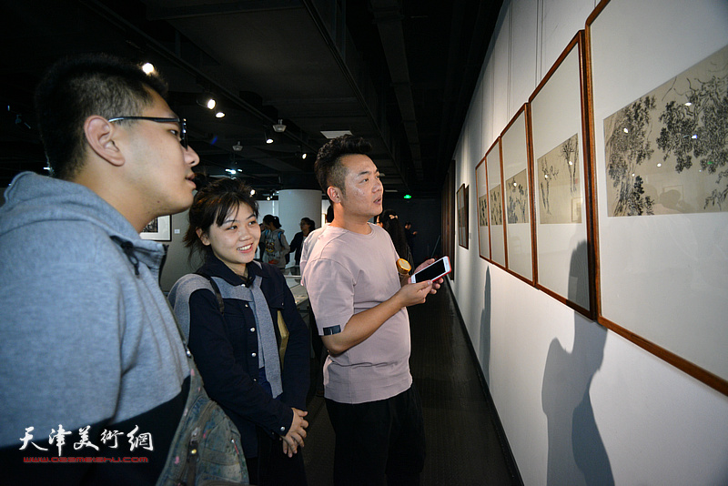 “松风遗韵”天津美术学院藏溥松窗山水画课徒稿展现场。