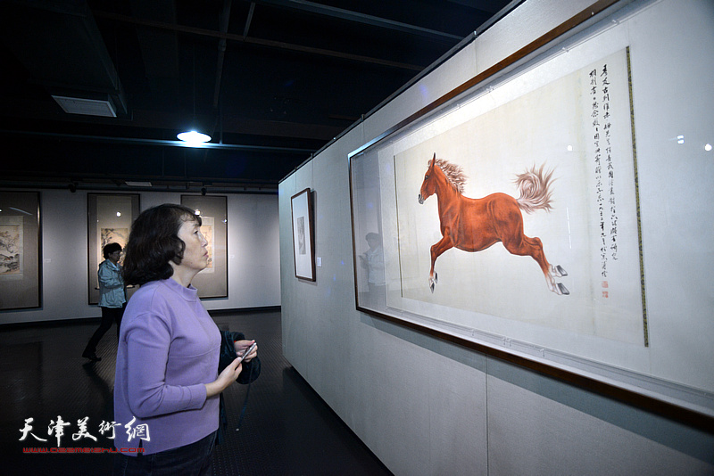 “松风遗韵”天津美术学院藏溥松窗山水画课徒稿展现场。