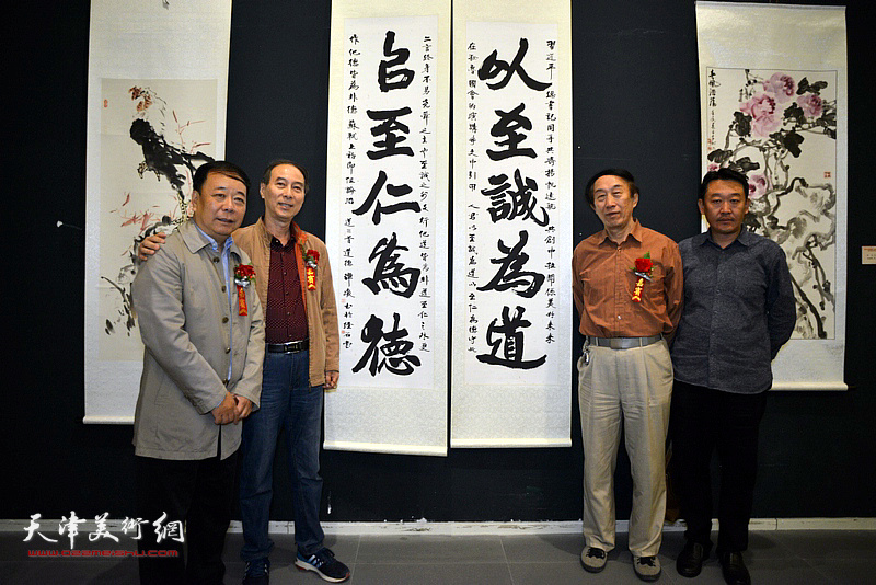 马竞、李岳林、赵寅、于健在画展现场。