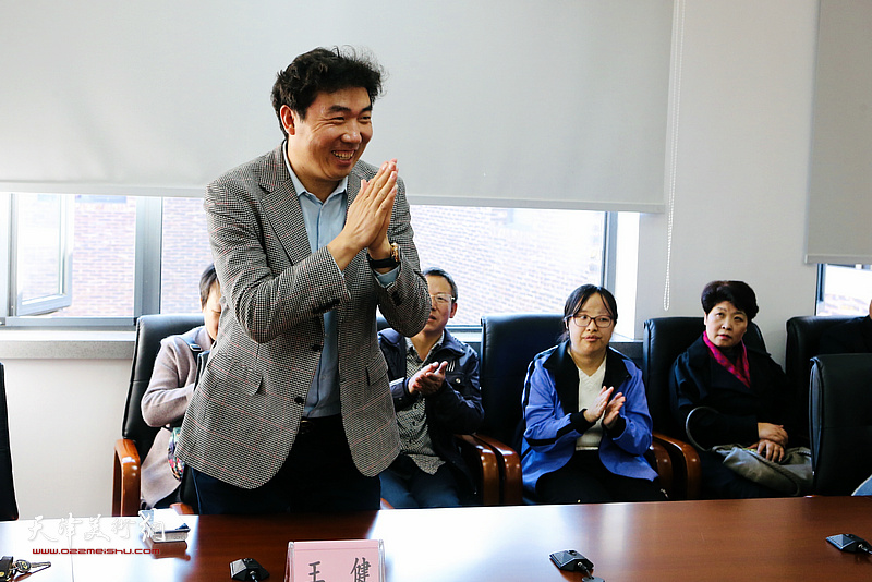 天津春秋文化传媒集团董事长王健代表主办方向获奖作者表示衷心地祝贺。