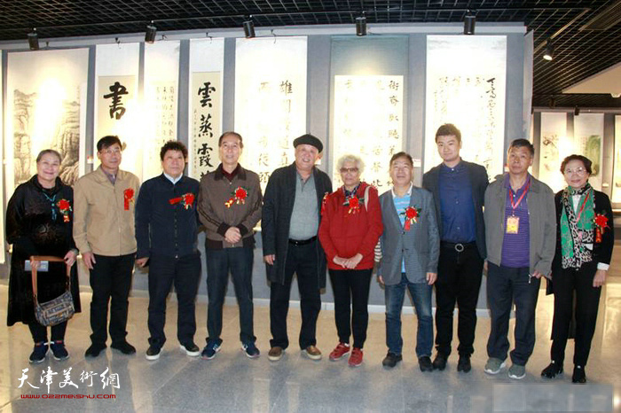 “庆祝新中国70华诞优秀书画作品汇展”于10月14号在和平区文化宫举行。
