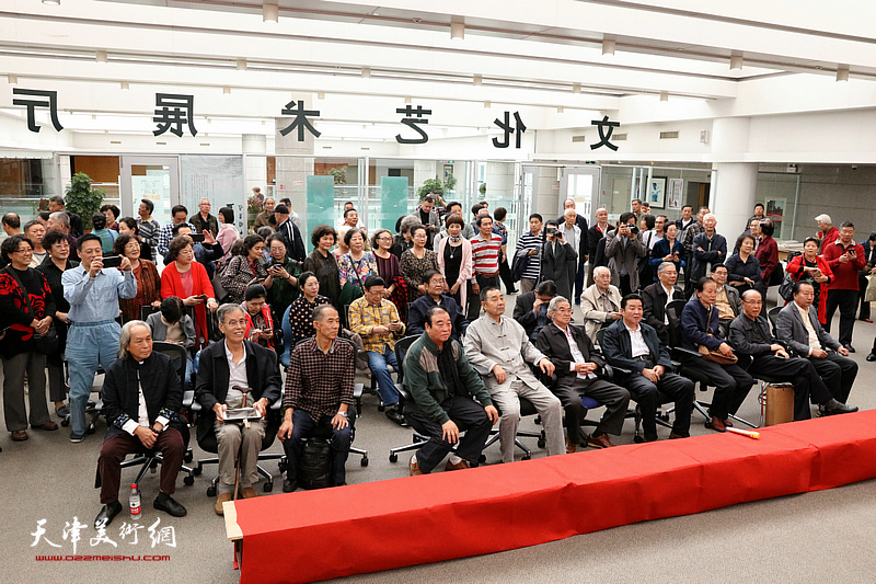 “时代颂歌——京津冀书画名家作品巡展”10月10日在泰达图书馆艺术展厅开幕。