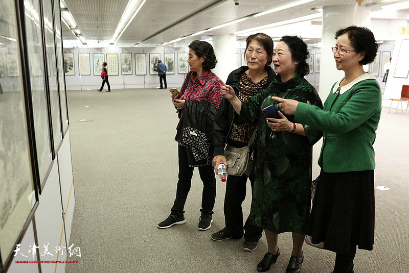 “时代颂歌”京津冀书画名家作品巡展现场。