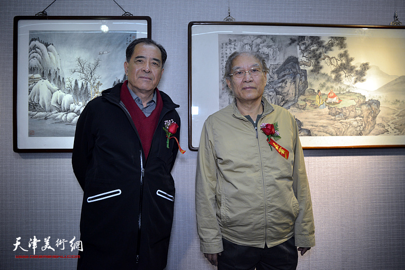何延喆与张志连在画展现场。