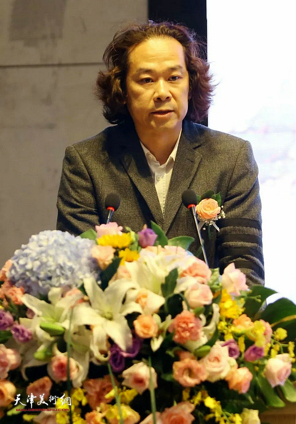 广州正天美育创始人、后现代研究院常务副院长郑昆致辞。