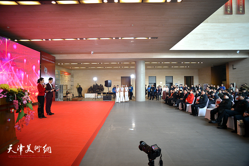 粉墨丹青·杜彦锋水墨戏剧人物作品巡回展在天津美术馆开幕。