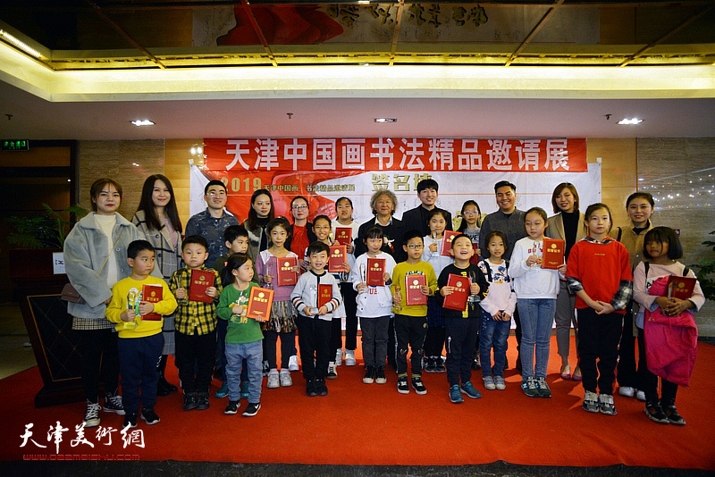 时代精神·天津市精品中国画书法邀请展11月16日在杨柳青古镇书平艺术馆开幕。
