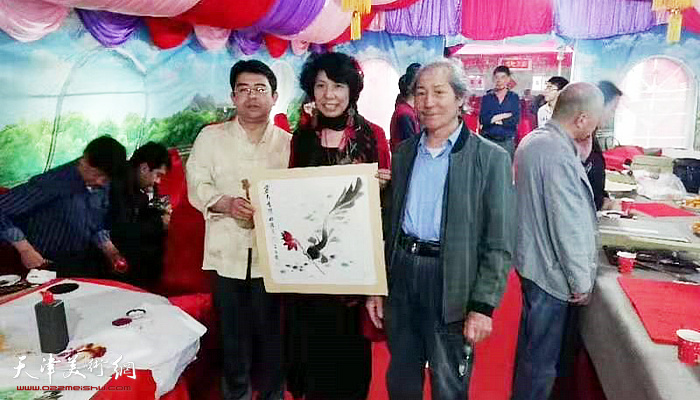 范玉生、吕爱茹、郑强在杨柳青茹芦草堂。