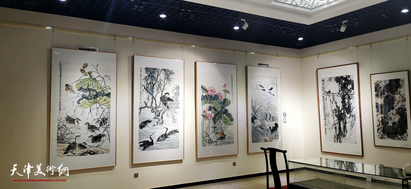 “描绘雄安美术作品国内巡展—历史卷”画说雄安宝坻展布展现场。