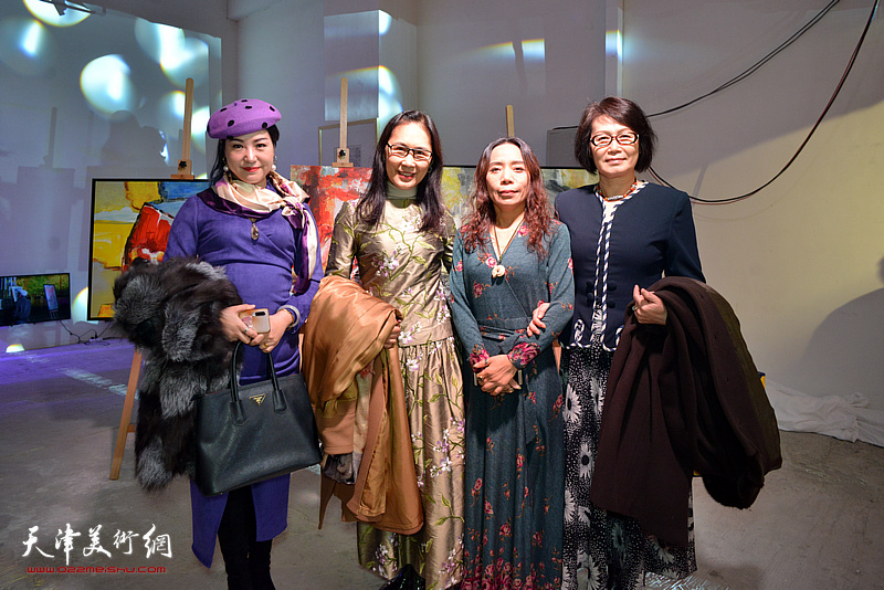 淋子、杨志芳、杨紫均、翟瑾在当代艺术作品沙龙活动现场。