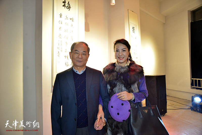 黄瑞兴、翟瑾在当代艺术作品沙龙活动现场。