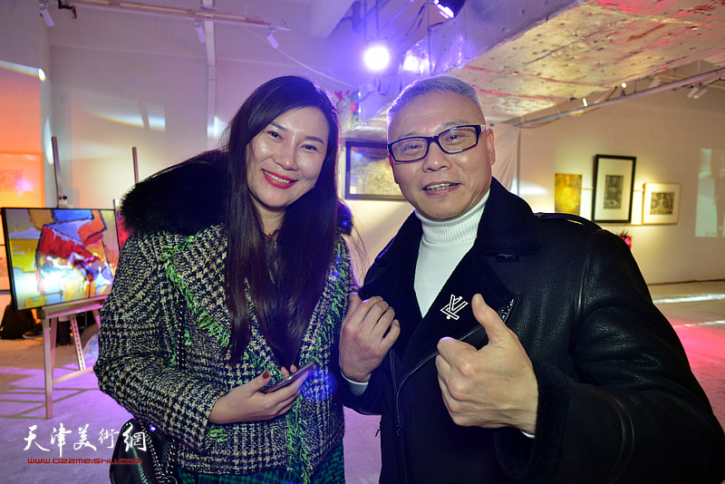 张俊国、郭芸畅在当代艺术作品沙龙活动现场。