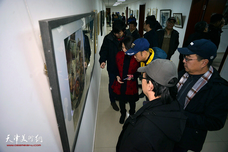 “津门彩汇——庆祝中华人民共和国成立70周年水彩画作品展”现场。