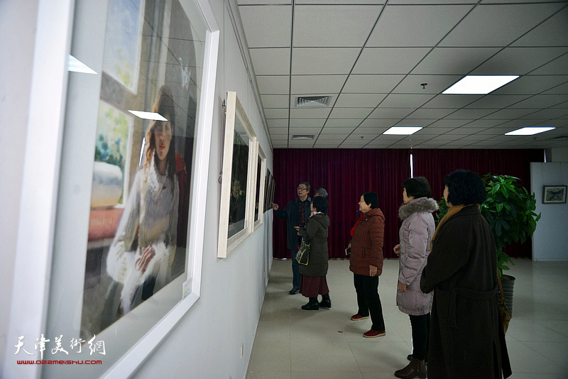 “津门彩汇——庆祝中华人民共和国成立70周年水彩画作品展”现场。