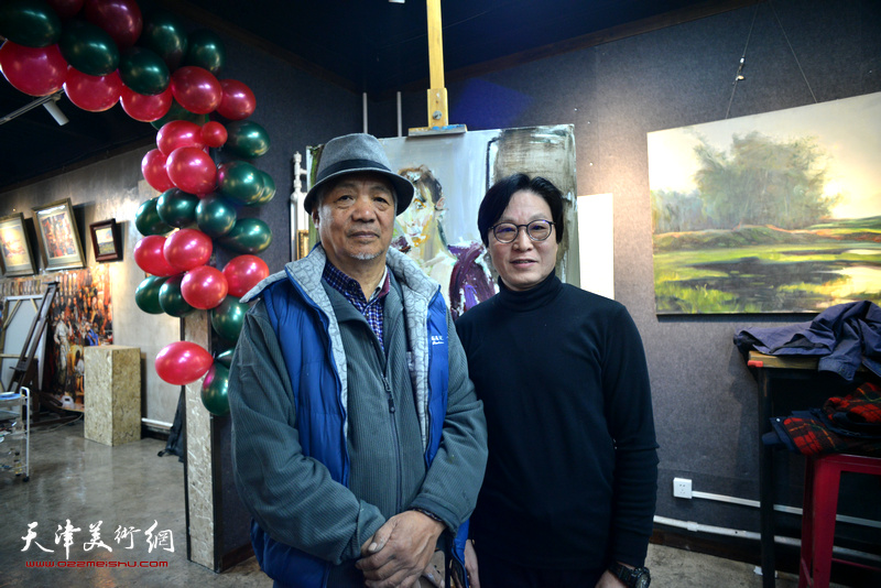 孙建平、刘健在红石艺术空间。