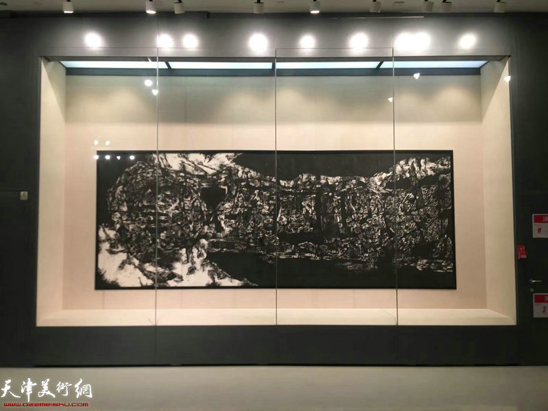 曲健雄作品展“靠谱”在滨海美术馆开幕，图为现场。