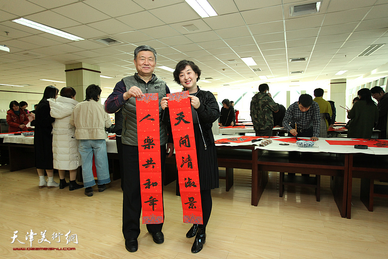 天津市、河西区书协文艺小分队“送万福进万家”公益活动在河西区少年宫举行