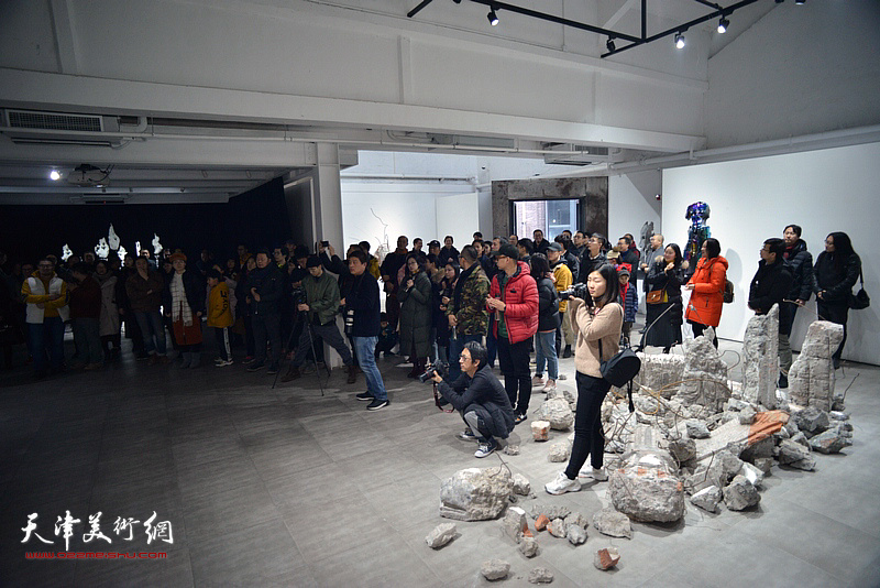“拼合的信仰-刘军雕塑作品展”开幕仪式现场。