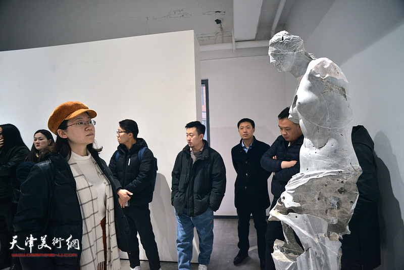 拼合的信仰-刘军雕塑作品展现场。