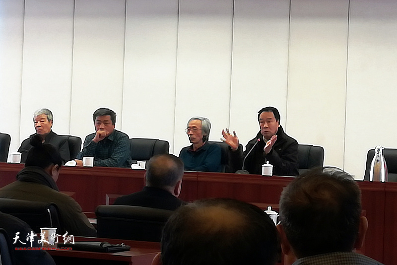中国美协会员、天津美协理事马寒松出席会议并讲话。