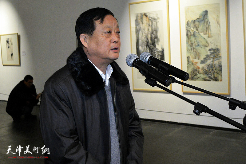 徐州市政协原副主席、徐州彭城画派研究会会长张爱军致辞。