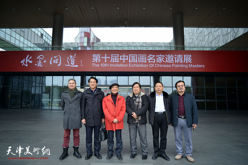 左起：高泉健、李传明、陈醉、李耀春、仲卫华、柳方金在徐州艺术馆。
