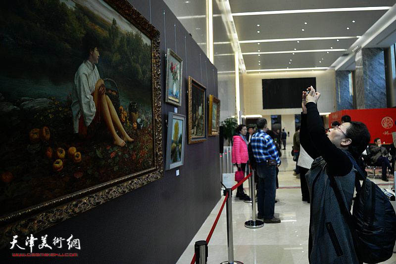 “琴之韵—2020贺新年高建章油画艺术展”现场。